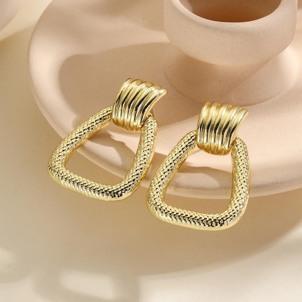 Best-selling Metal Wind Earrings Simple Temperament Exaggerated Earrings High Sense of Metal Earrings.