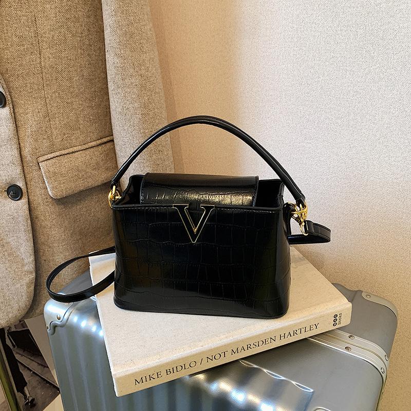 Women's Bag - High-end Style, Versatile for Daily Use, Suitable for Office Wear, Small Handbag for Carrying Essentials.