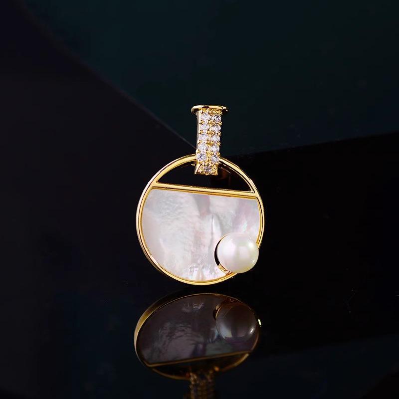 Creative Table Tennis Brooch with A Niche Design Sense, Anti-glare Pin, Collar Buckle, and Small Brooch Fix