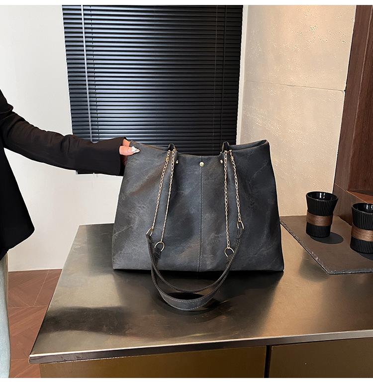 Soft Texture Women's Bag 2025 New Fashion Leisure Chain Shoulder Bag Large Capacity Commuter Bag Tote Bag Tide