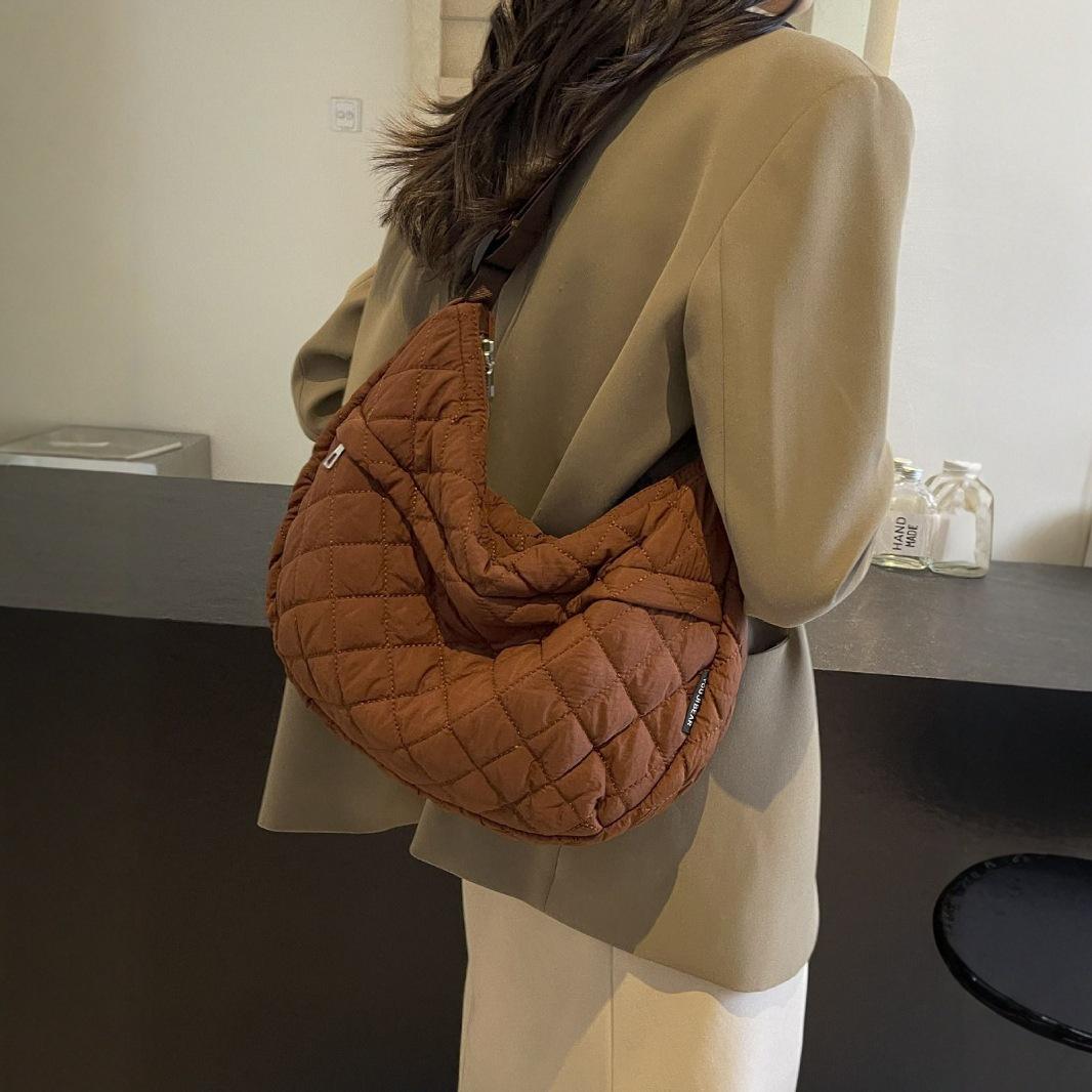 

2024 Winter Retro Wide-Brim Large Capacity Shoulder Bag - Stylish, Versatile, and Perfect for Commuting One Size коричневий
