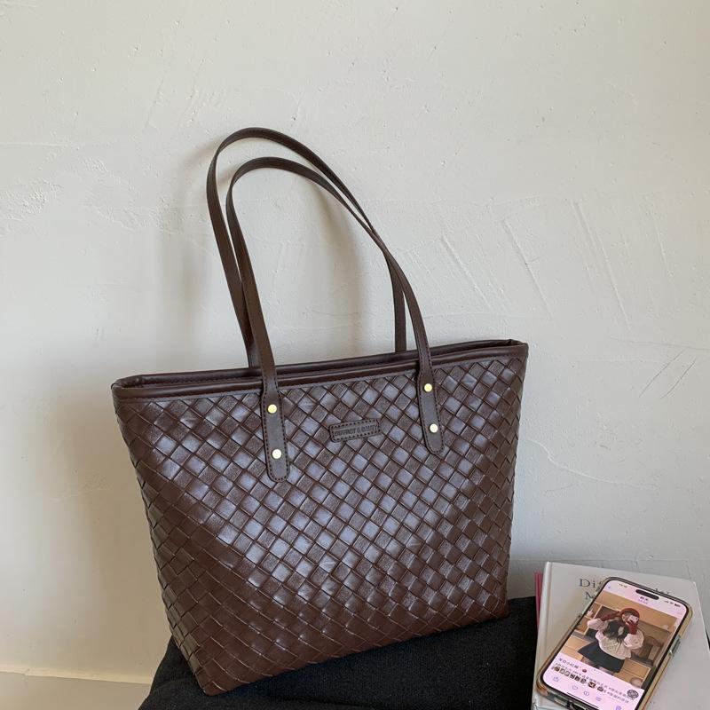 Premium commuter retro bag women's new fashion woven pattern shoulder bag large capacity portable tote bag