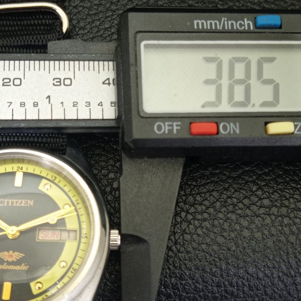 JAPAN VINTAGE CITIZEN AUTOMATIC 8200 MENS BLACK COLOR DIAL WATCH a702778-1 R210-a702778