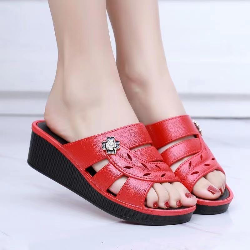 2024 Summer Women's Slippers PVC Openwork Slippers Middle-aged Mom Shoes Leisure Sandals Fashion Platform Wedge Heels Slippers