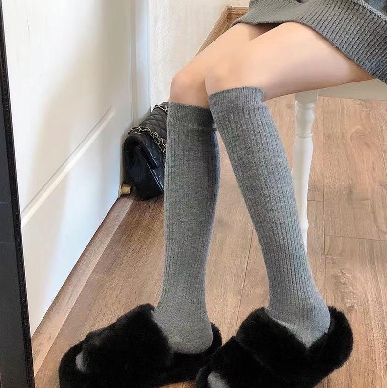 

Женские плотные черные гольфы выше колена в японскую полоску для осени/зимы One Size