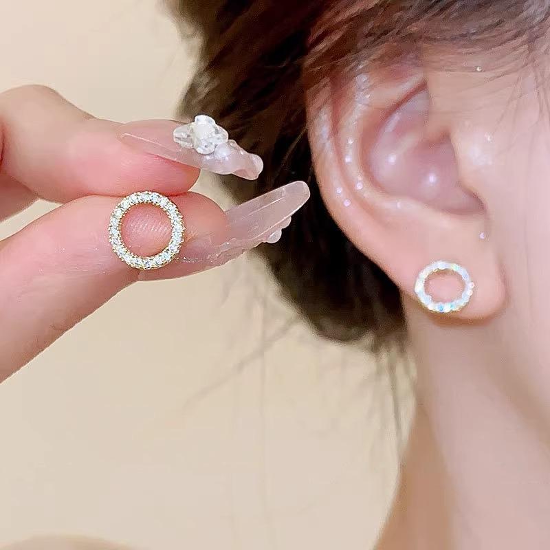 New Delicate Small Circle Stud Earrings Women Gold Color Crystal Minimalist Korean Party Summer Fashion Jewelry Accessories Gift