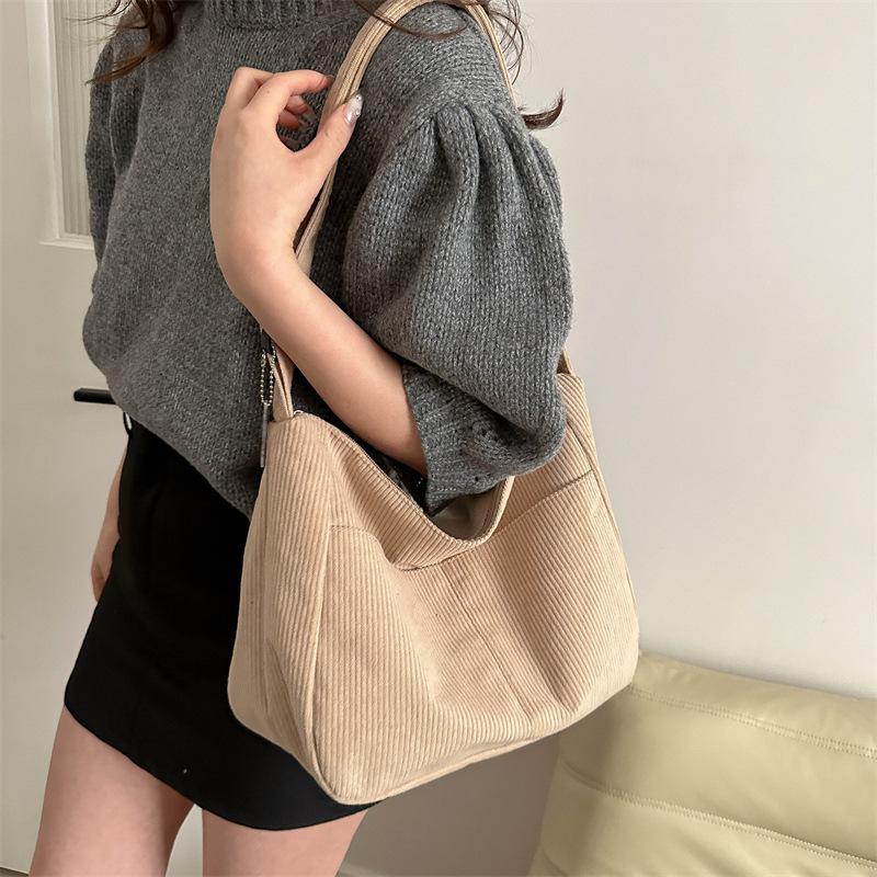 Damen Cord Schultertasche, Lässige Gestreifte Tragetasche mit Großem Fassungsvermögen und Reißverschluss, Niedlicher Hut-Aufnäher, Perfekt für den täglichen Gebrauch