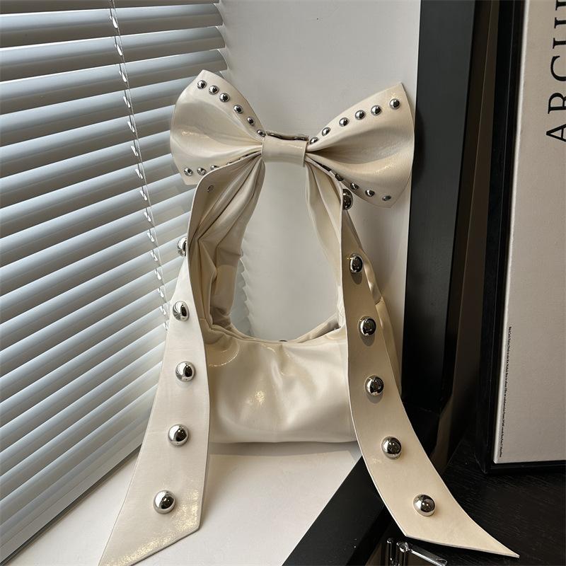 

Красивая сумка-бант новая мода личность заклепка острая девушка милая портативная на плечо подмышку женская белый