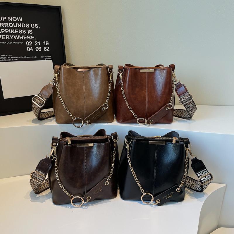Premium Texture Small Bag Women's Autumn and Winter New Retro Bucket Bag Fashionable Versatile Commuter Messenger Bag