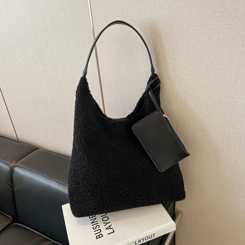 

Autumn and winter large-capacity lamb plush bag women s leisure commuting shoulder bag plush bag tote bag чёрный