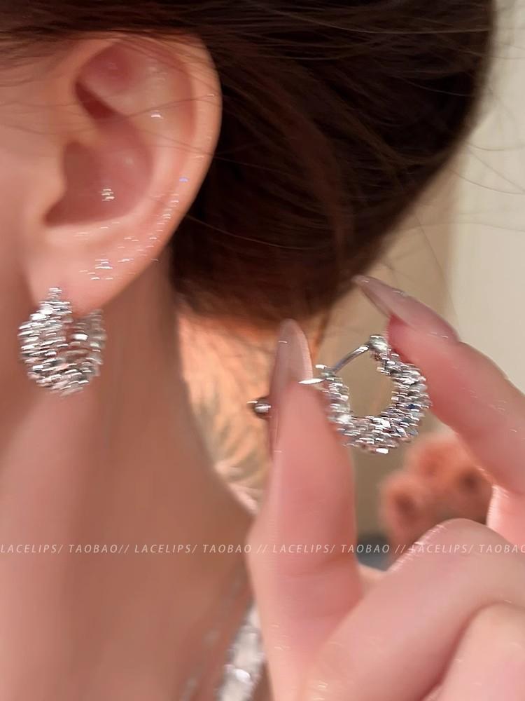 Silver needle flash zircon earrings, women's exquisite temperament stud earrings, spring and summer earrings.