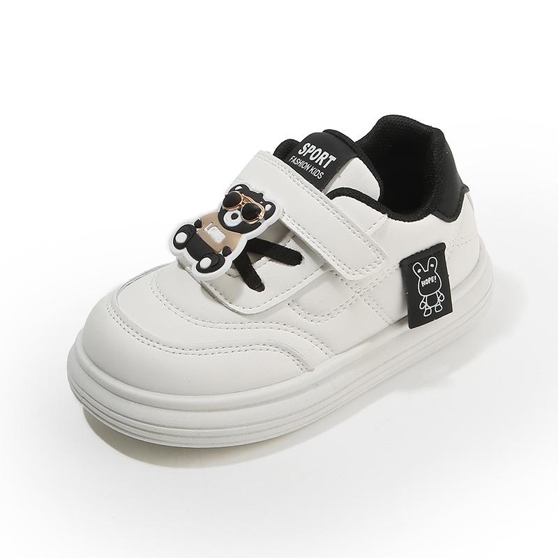 Clearance children's sports shoes 2025 spring and autumn boys' casual board shoes cartoon girls' bread shoes soft-soled baby shoes list