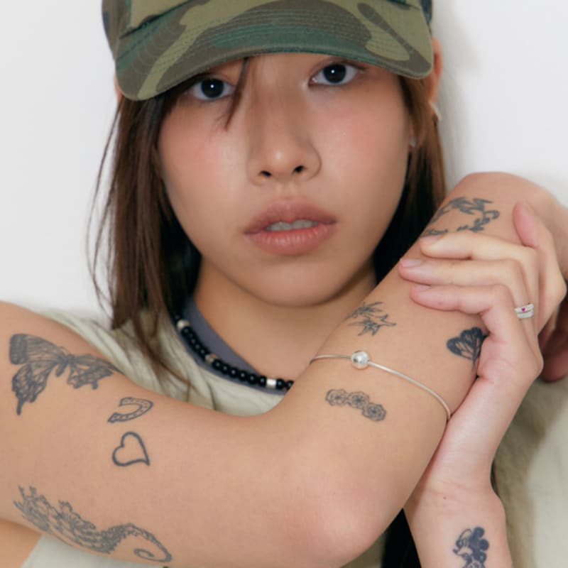 Fillow Star Carved Ball Bangle