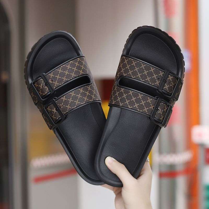 Slippers Men's Summer 2025 New Fashion Versatile Soft-soled Beach Shoes Men Wear Waterproof and Deodorant Slippers