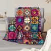 Ultra-weiche Bohemian Chic Flanelldecke - Lebendiges Patchwork-Design mit floralen & geometrischen Mustern in Blau, Rot, Gelb