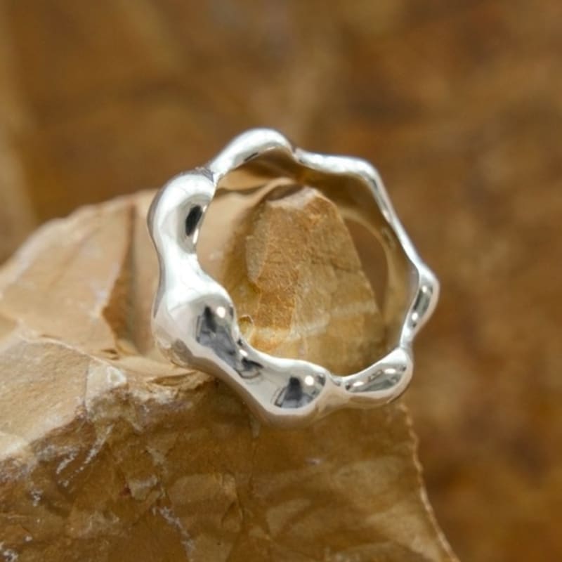 BELLOOGGI Bold Wave Ring