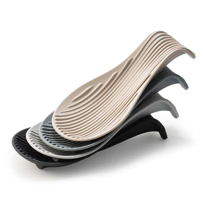 

Креативная кухонная утварь Силиконовый поднос Кухонная лопатка Суповая ложка Силиконовый держатель ложки Бытовая толстая изолированная силиконовая подставка для ложки YLE443 Send randomly