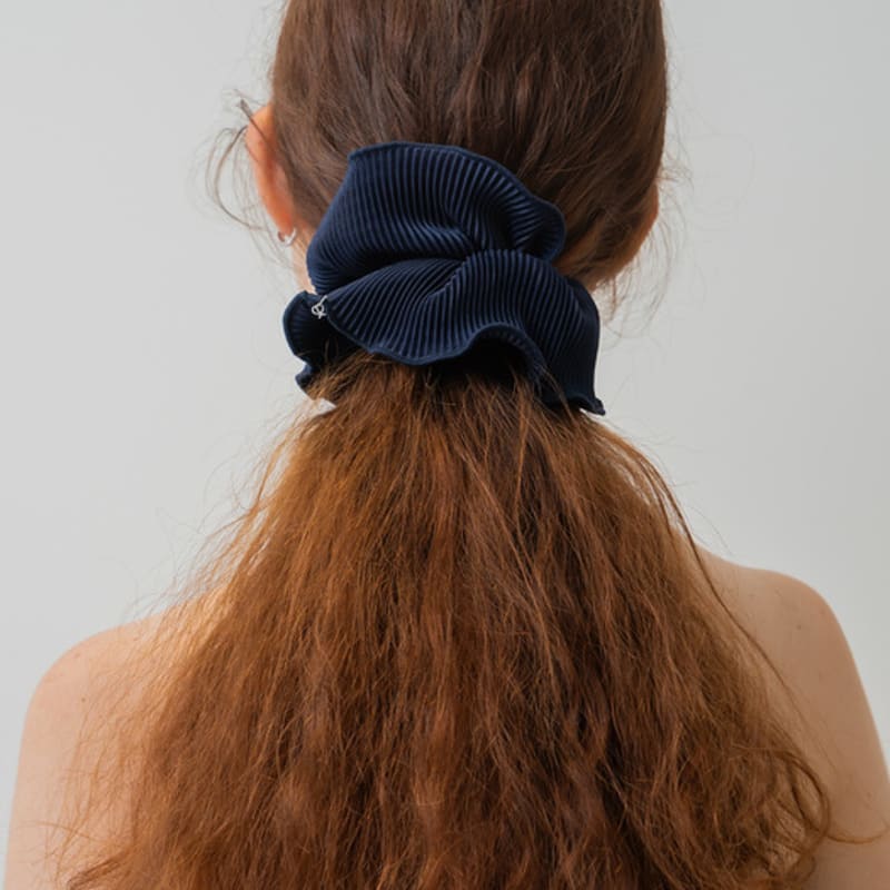 

Резинка для волос Ssecondo Pleats scrunchie, Hana_2 цвета Navy + Gift Wrapping