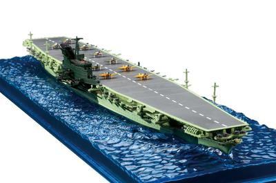 Fujimi 1/700 Nami Series No.6 Imperial Japanese Navy Aircraft Carrier Shinano Snap-Fit Model Kit