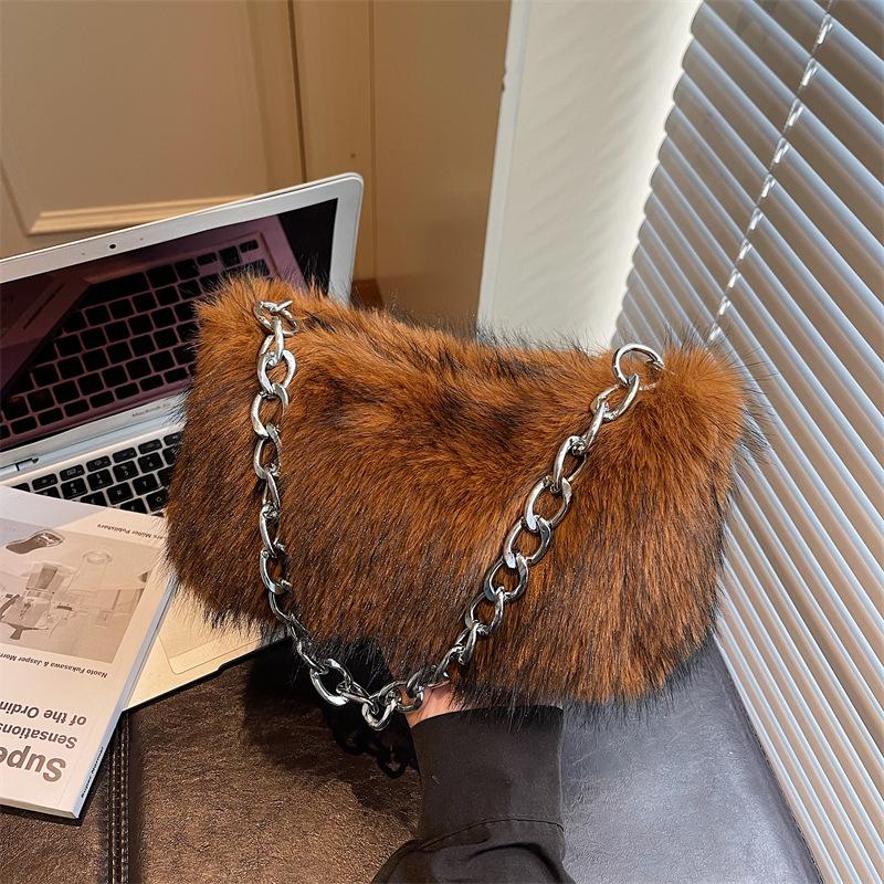 

New plush bag women s fashion versatile underarm bag shoulder bag high-end trend chain dinner bag