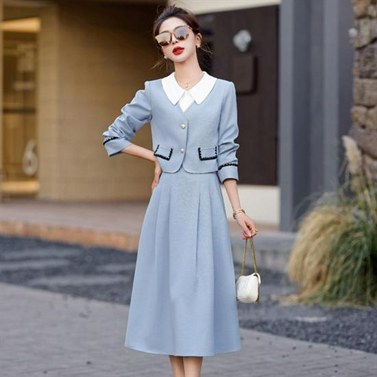 

Женская коллекция весна 2024 г., комплект из двух частей: Короткий жакет и топ с воротником-стойкой и полуюбкой Small