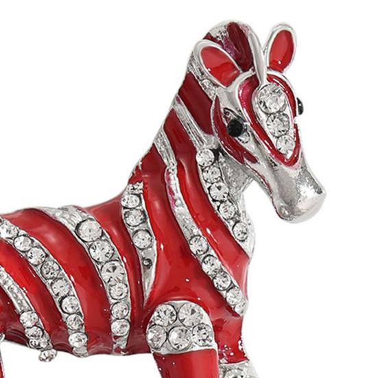 Brooch Horse-Themed Zine Alloy Brooch with Inlaid Crystals Enamel Faux Pearls Fairy Tale Badge Artistic Accessories