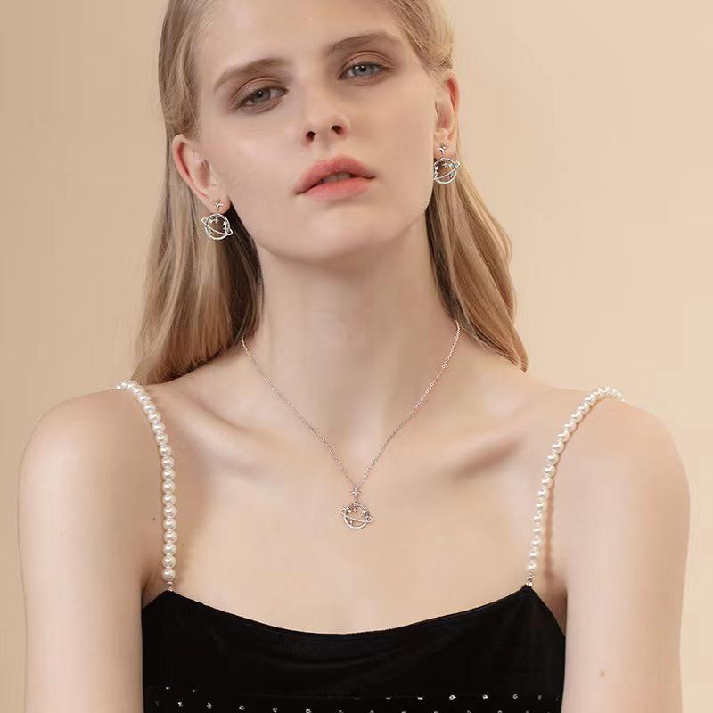 Women's Shining Planet Necklace: Elegant and Versatile Fashion Jewelry Clavicle Chain