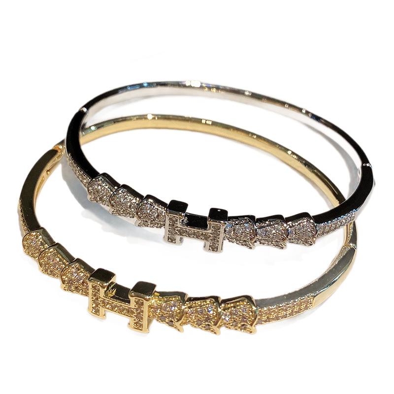 18k Real Gold Electroplated Zirconium Bracelet European and American Simple Fashion Buckle Bracelet Light Luxury High-end Hand Jewelry 2026