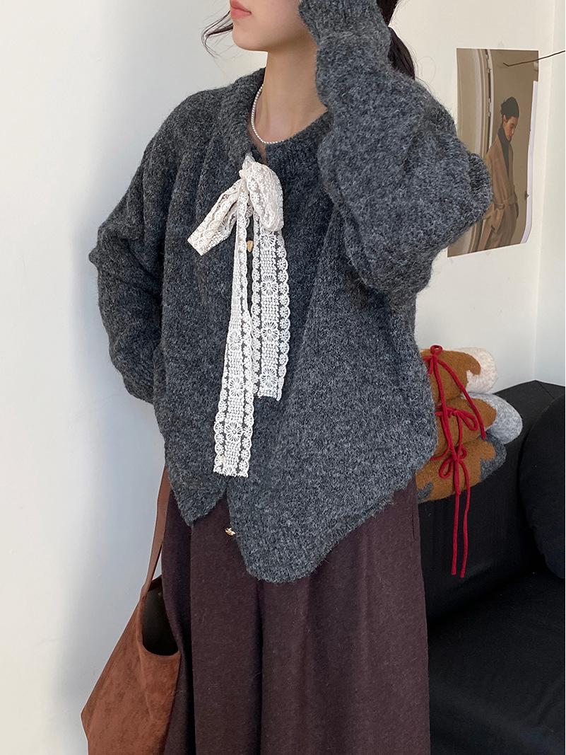 

Женский рождественский красный кружевной свитер с бантом - корейский стиль, круглая горловина, пуговицы Love Gold, вязаный кардиган, бросающий вызов возрасту D1067 One Size темно-серого