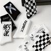 7 Paar Schwarz Weiß Bedruckte Unisex Mid-Tube Socken Modische Karierte Buchstaben Weiche Bequeme Atmungsaktive Paar Freizeit Socken