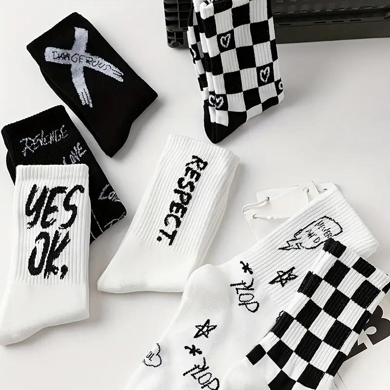 7 Paar Schwarz Weiß Bedruckte Unisex Mid-Tube Socken Modische Karierte Buchstaben Weiche Bequeme Atmungsaktive Paar Freizeit Socken