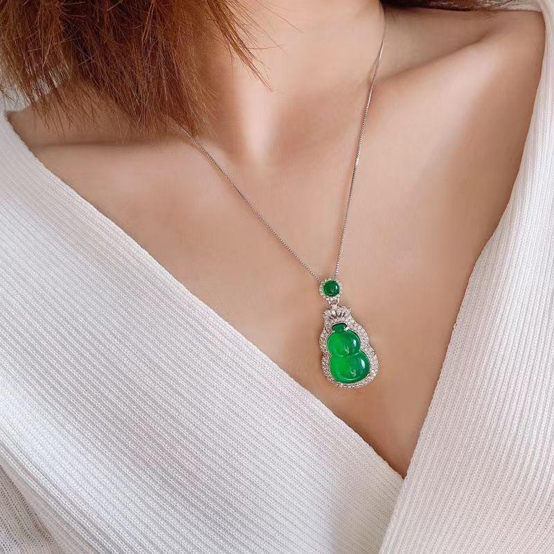 Elegant Green Gourd Unisex Pendant - High-End Diamond-Embellished Alloy, Perfect Gift
