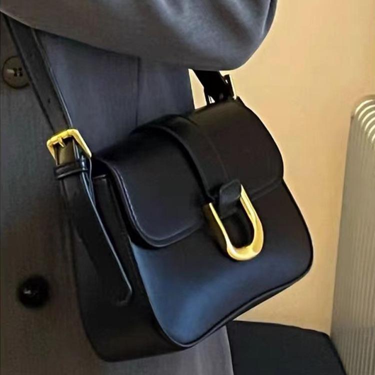 Baguette Bag Retro Horseshoe Buckle Fashion Temperament Versatile Shoulder Messenger Bag High-End Texture Bag Women