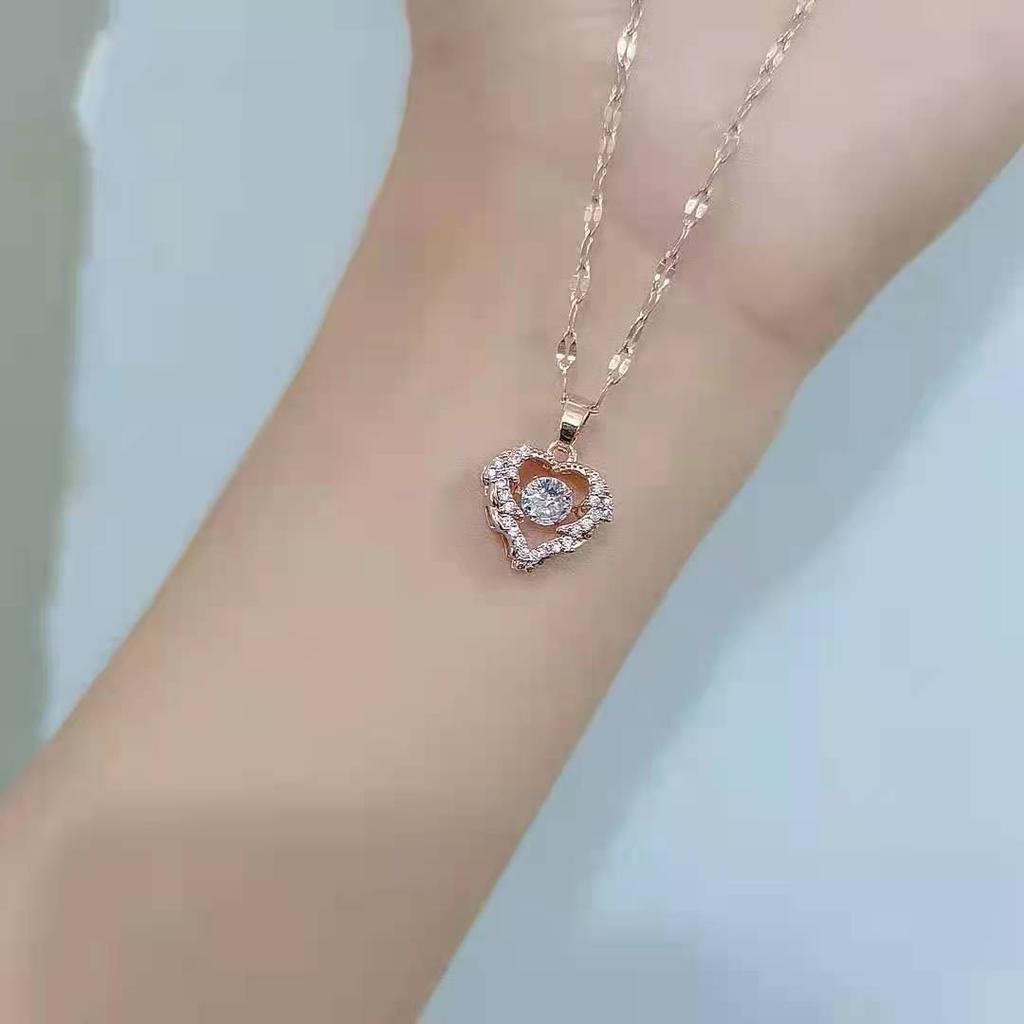 Non-Fading Luxury Maple Leaf Butterfly Clavicle Necklace