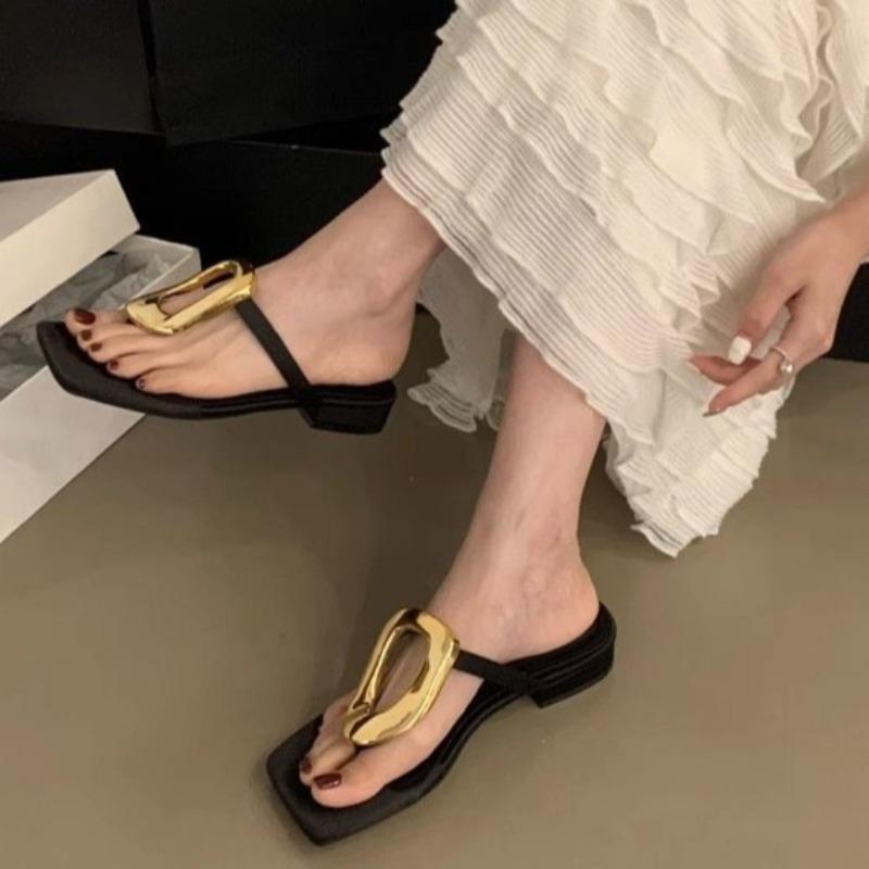 Fashion Women's Fashion Low Heel Sandals Summer New Square Toe Clip Toe Metal Buckle Non-slip Wear-resistant Flip Flops