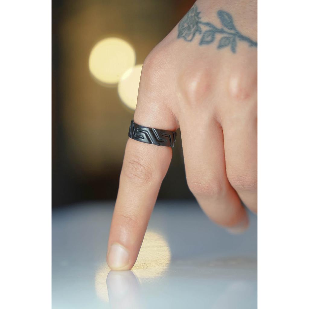 Verstellbarer, versilberter Ring mit Titanmuster-Modell