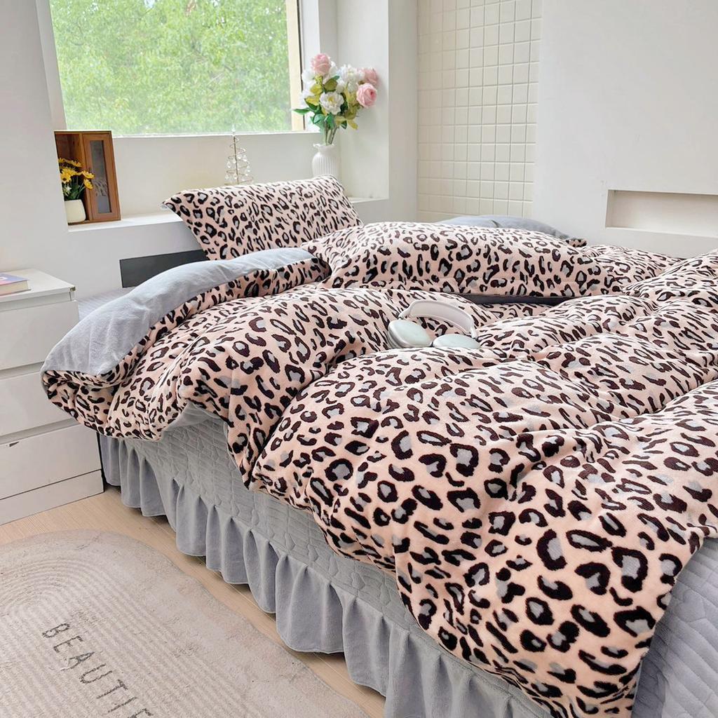 Thickened Milk Fleece Printed Bed Cover Four-Piece Large Bed Skirt Bed Cover 260 * 260Cm Single