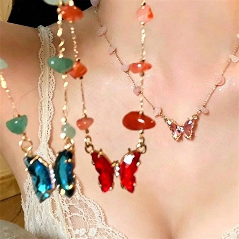 Ethnic Dopamine Irregular Beaded Butterfly Necklace Women Exquisite Crystal Fashion Pendant Jewelry Gift