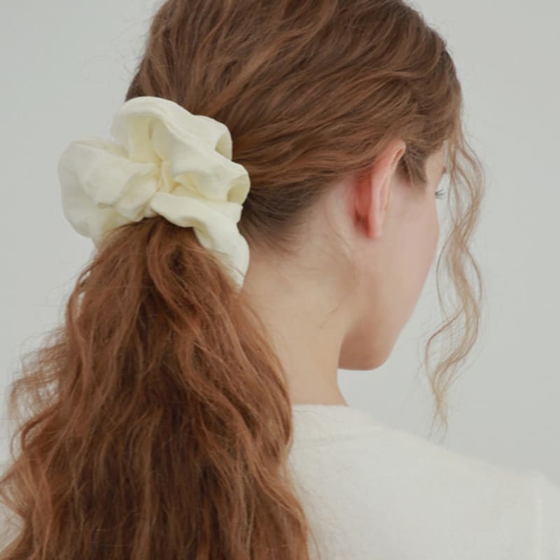 Less Is More The Fluffy Hair Scrunch_4 COLORS