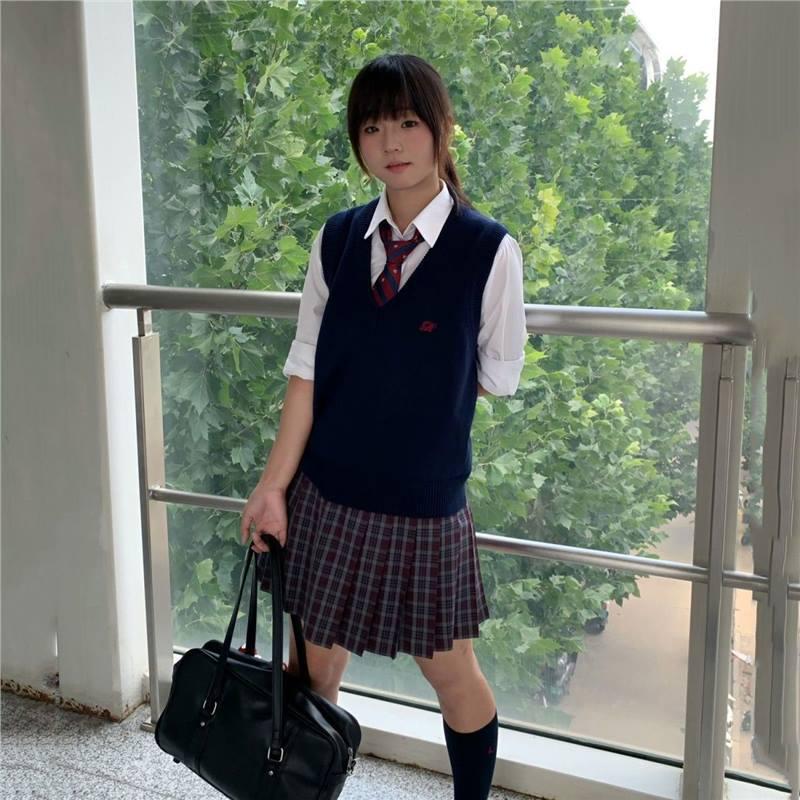 

Authentic Japanese Academy Style Sleeveless Pullover Sweater Vest S