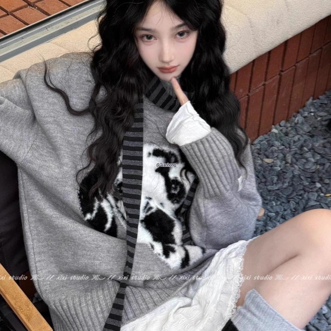 

Black and Gray Thin Scarf: Millennial Dachshund Snood for a Cool, Sweet Style Gray White