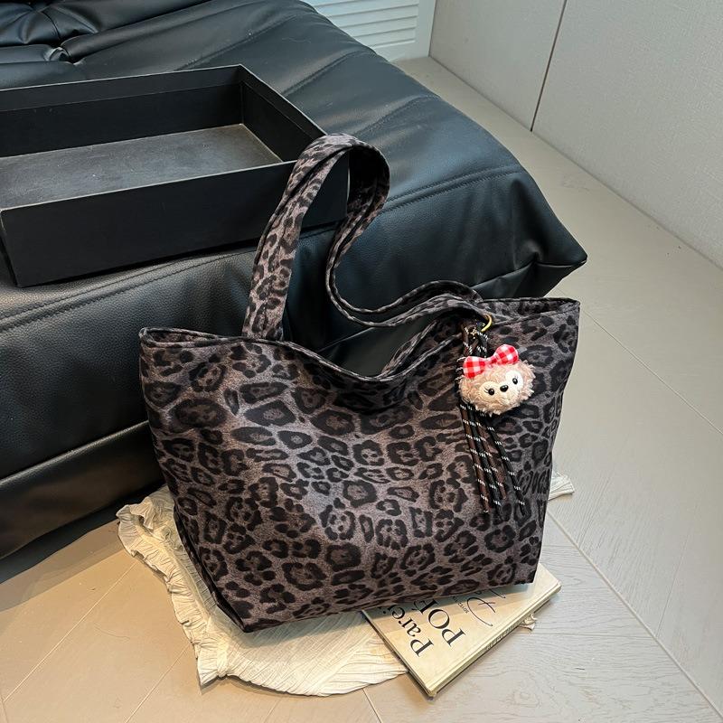 Popular Leopard Print Large-capacity Bag Women's New Autumn Versatile Messenger Bag Commuter Shoulder Bucket Bag
