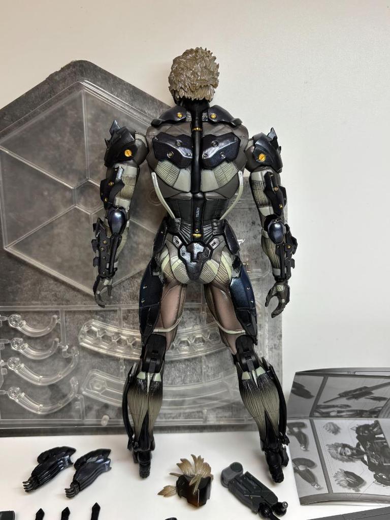 [USED] Play Arts Kai Metal Gear Solid Raiden