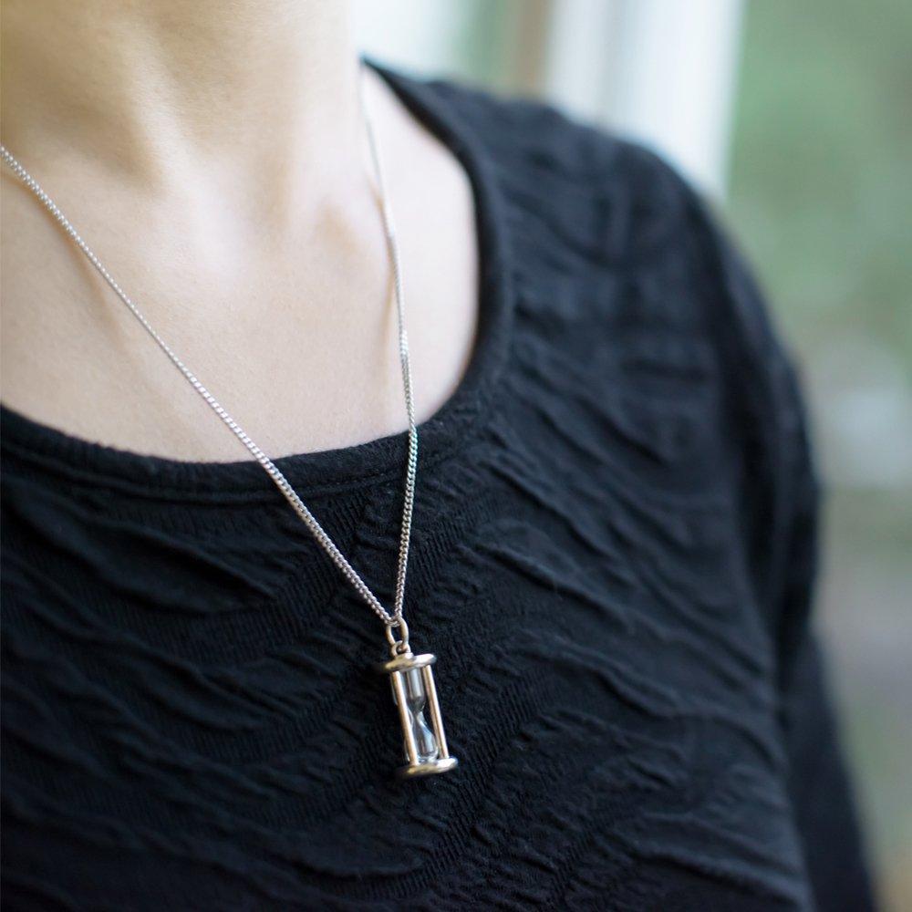 Ashes Pendant Hourglass Hourglass Silver 925 Handheld Memorial [Mirai Soso] K-202S
