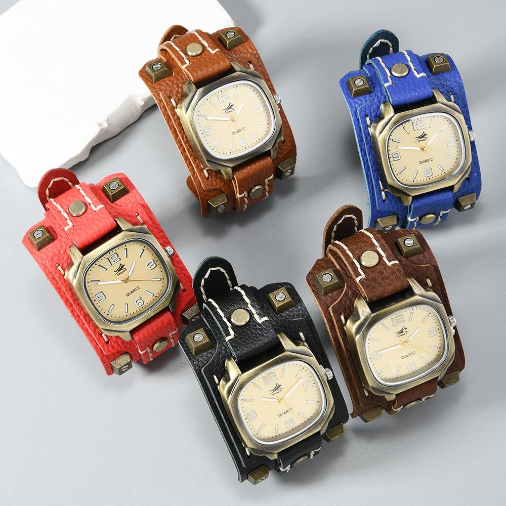 Retro Punk Hip-Hop Style Men'S Quartz Watch - Rivet Cowhide Leather Strap, Adjustable Hand-Stitched