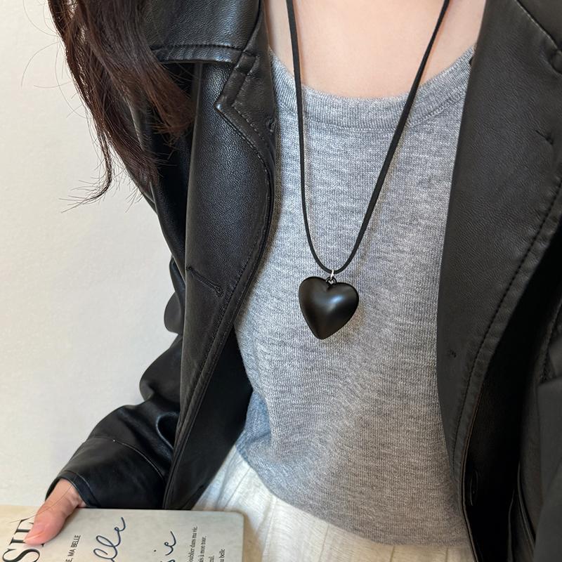 1 шт. Корейское черное ожерелье с подвеской  Любовь , регулируемый кожаный шнурок, длинное ожерелье, женские красные ретро высококачественные аксессуары, цепочка для свитера чёрный