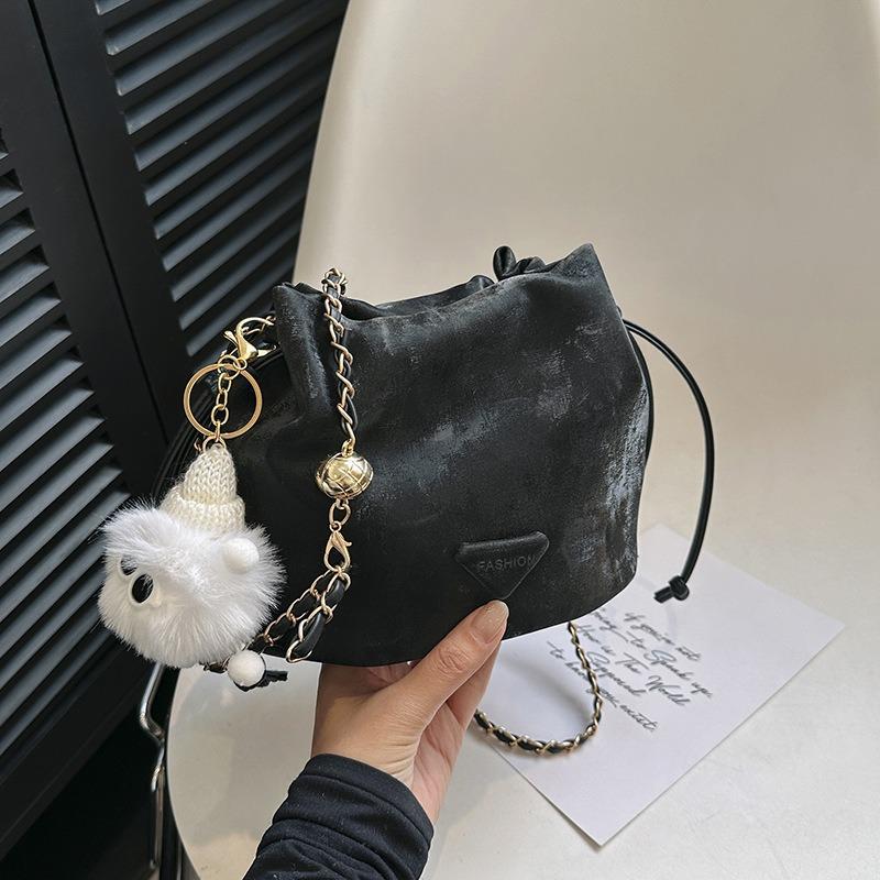 Solid color simple fashion chain small bag women's spring new versatile messenger bag bucket bag