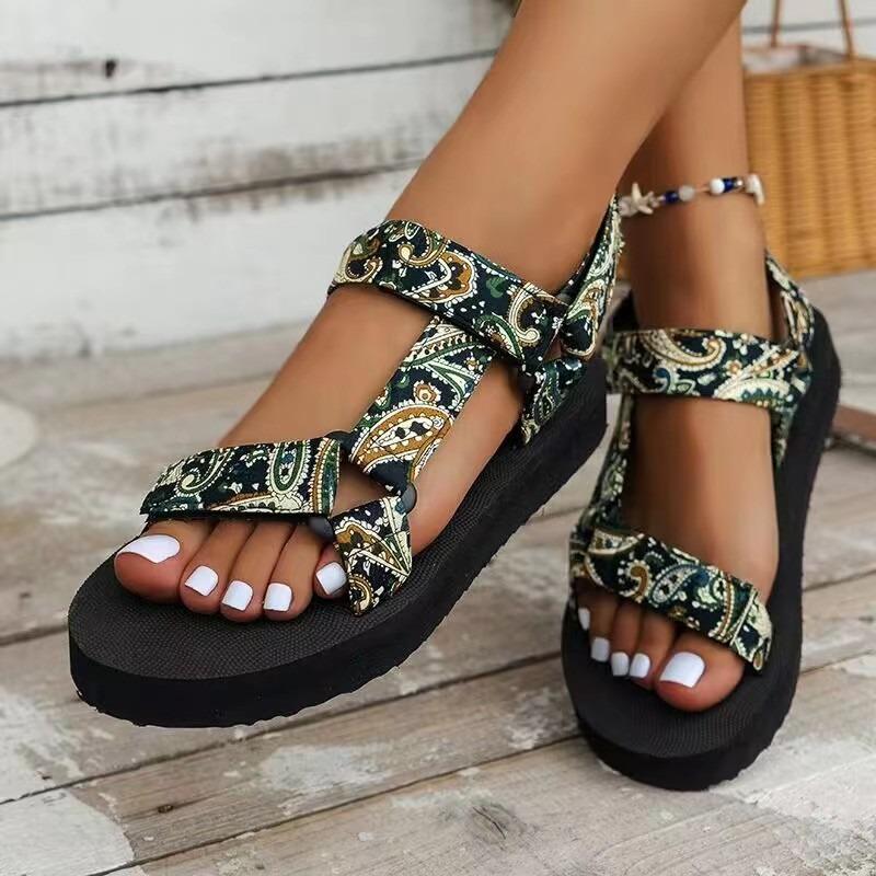 Spot Sommer Neu Dicke Sohle Farbkombination Klettverschluss Europäischer und Amerikanischer Berühmter Stil Strand Sandalen Damen