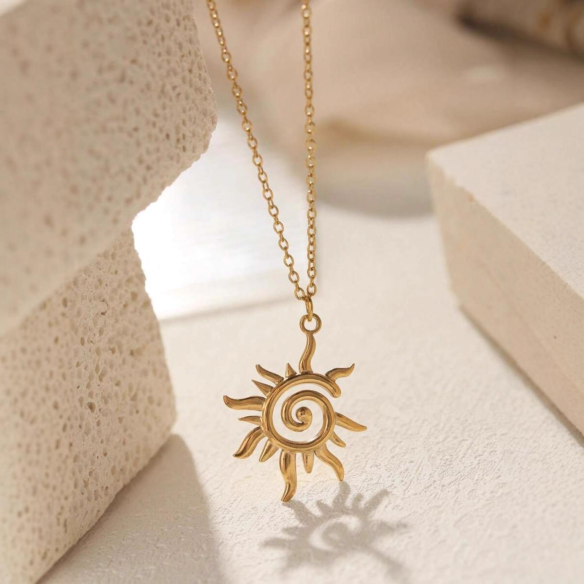 Gold Spiral Sun Pendant Necklace Boho Celestial Jewelry for Women золотой
