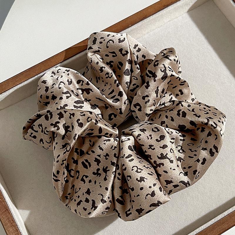 Leopard Print Retro Hair Tie: Stylish High-End Hair Accessory for Women
